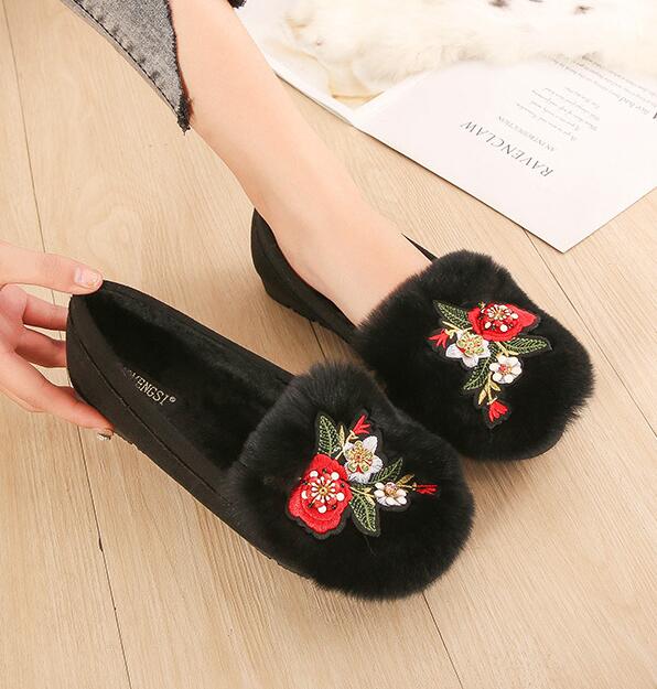 

Модные зимние плюшевые криперы нескользящие мокасины роскошные кроличьи ворс теплые мокасины без застежек модные вышитые цветы бисер хлопковые туфли 43 6.5 чёрный