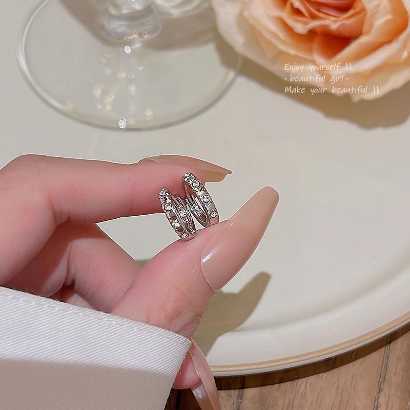 South Korean Elegant Zircon Hoop Earrings - Trendy, Versatile Plain Hoops with Love Design