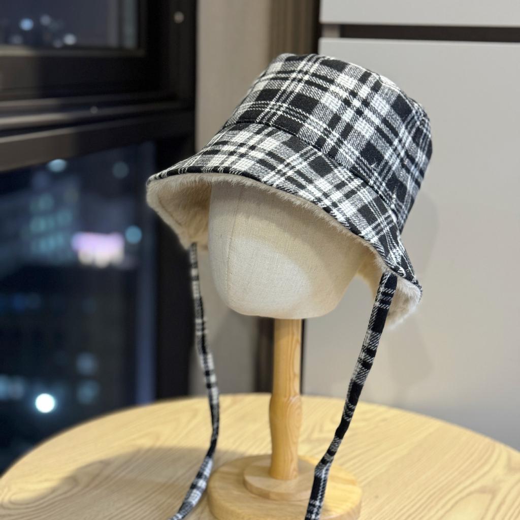 Winter vintage Japanese plaid fleece flat top reversible bucket hat women's fashion outdoor lace-up bucket hat