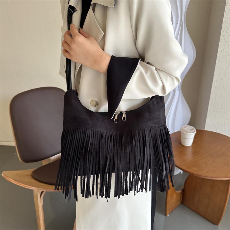 Fashionable Fringed Large Capacity Shoulder Crossbody Bag 2023 Street Trendy Tote Bag Gray Black Red Brown Coffee