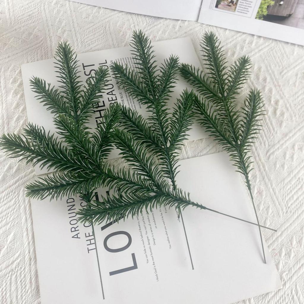 100pcs Simulated 5-Pronged Christmas Plastic Pine Needles Artificial Pine Branches Green Plants Christmas Tree Home Decoration Photography Props