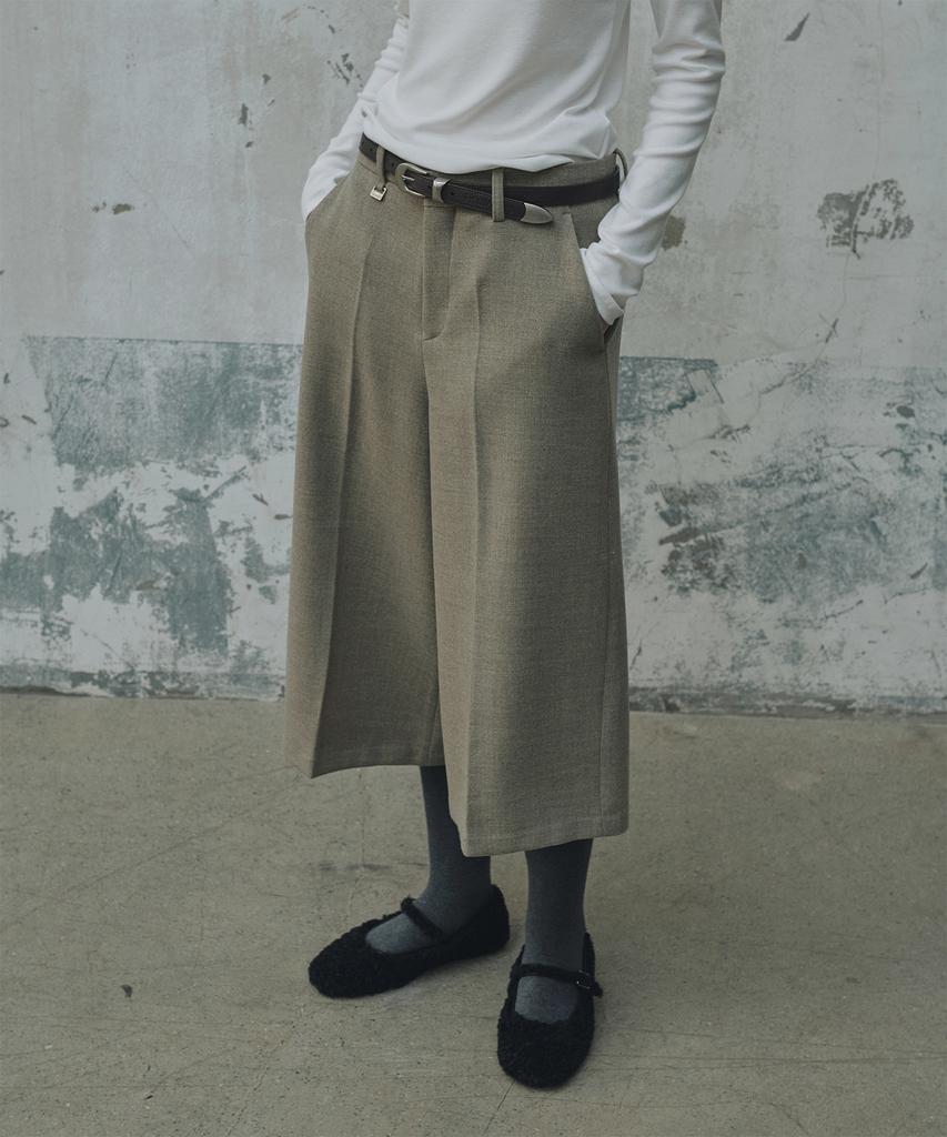 FROMWHERE Twill Bermuda Pants_Beige