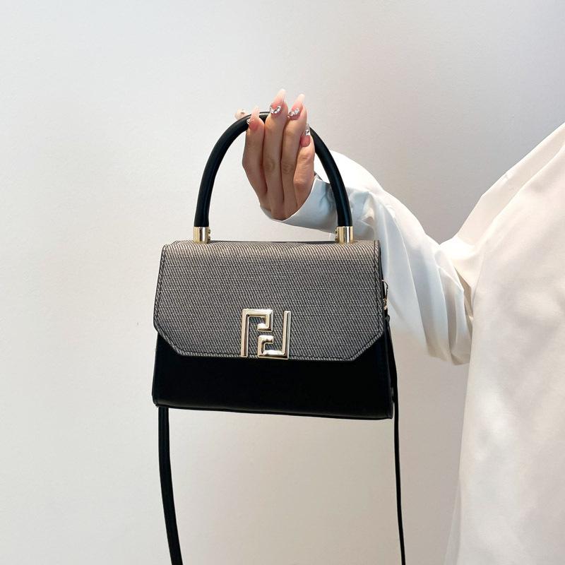 

Trend splicing new simple summer small square bag female Internet celebrity fashion casual personality versatile senior messenger bag чёрный