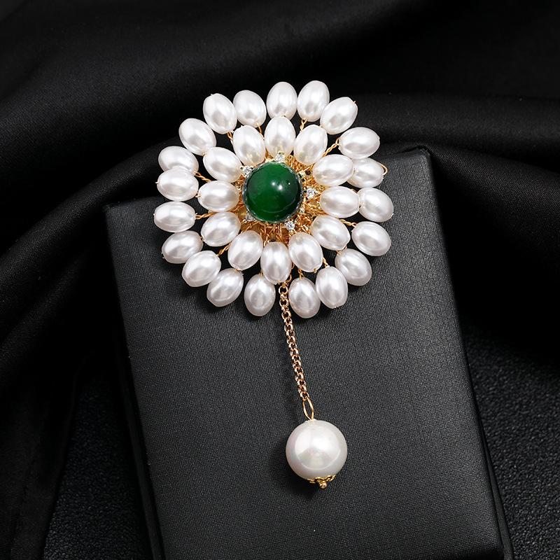 Elegant Luxury Pearl Brooch, High-end Women's New Trendy Personality Round Fringed Corsage Suit Pin, Exquisite Accessories