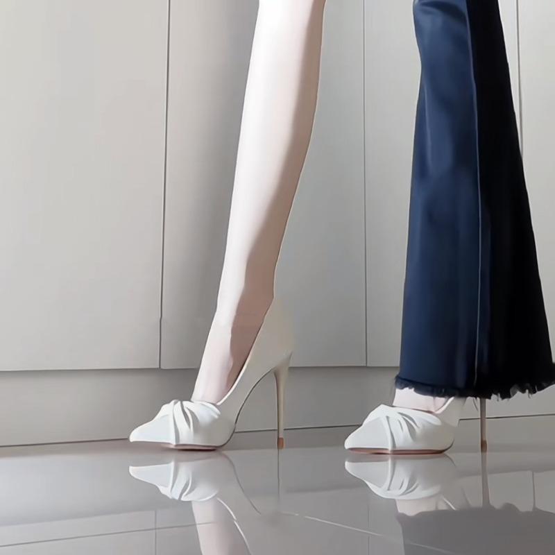 French beige simple atmosphere pointed thin heel high heels women's new celebrity elegant professional single shoes women