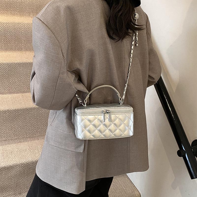 2025 Autumn and Winter New Fashion Shoulder Mobile Phone Bag Women's Tide Korean Small Fragrant Wind Rhombus Chain Crossbody Bucket Bag