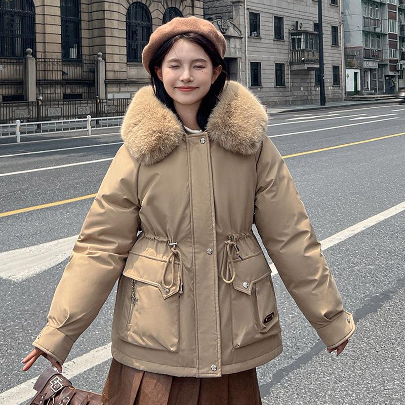 Short-style School Overcomes Women's New Cotton-padded Jacket Winter Cotton-padded Jacket with Loose Cashmere and Thick Fur Collar.