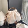 Women Plush Faux Fur Bucket Bag Cute Drawstring Crossbody Bag With Leather Handle Winter Soft Folding Design Shoulder Phe Bag