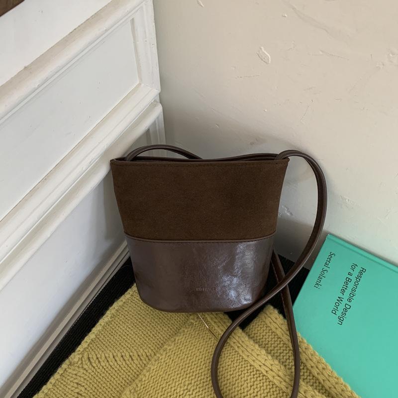 Crossbody bag women's bag 2025 new autumn and winter retro fashion shoulder bag high sense super fire exquisite crossbody bucket bag