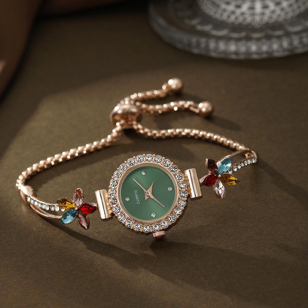 Small Fresh Floral Quartz Watch For Women With Diamond Embellishments And Alloy Strap