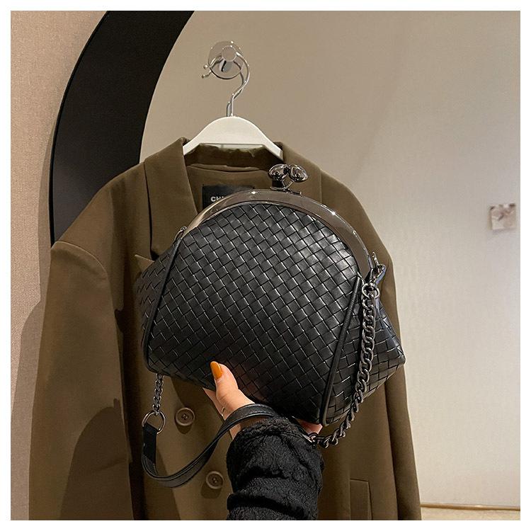 PU Leder Mode Clip Tasche für Frauen Neue Gewebte Kette Tasche Retro Textur Schulter Umhängetasche frauen Tasche Pendeln handtasche