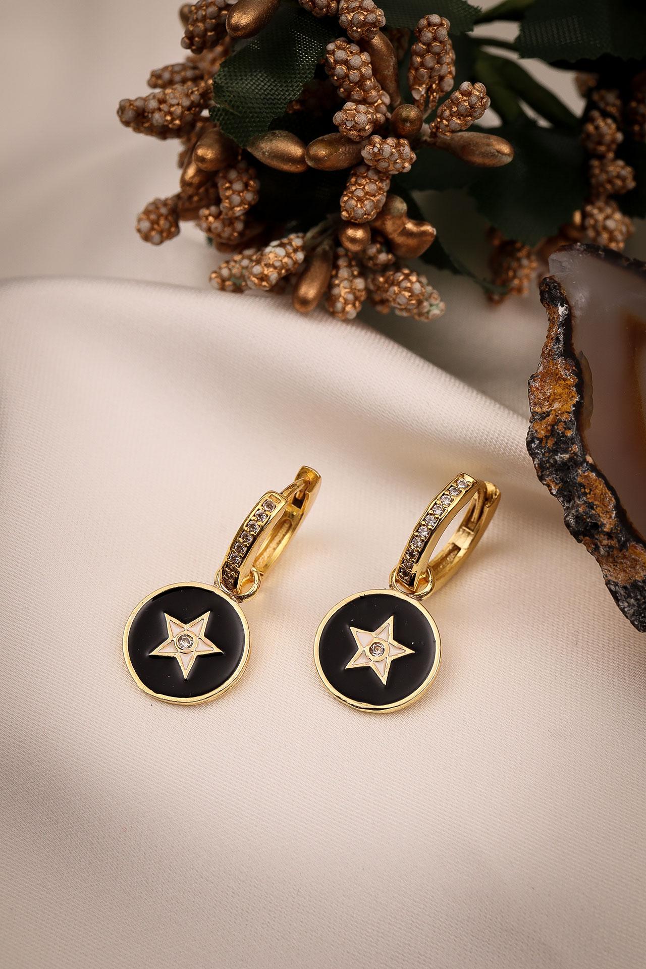 

Золотая серьга-кольцо с черной эмалированной звездой