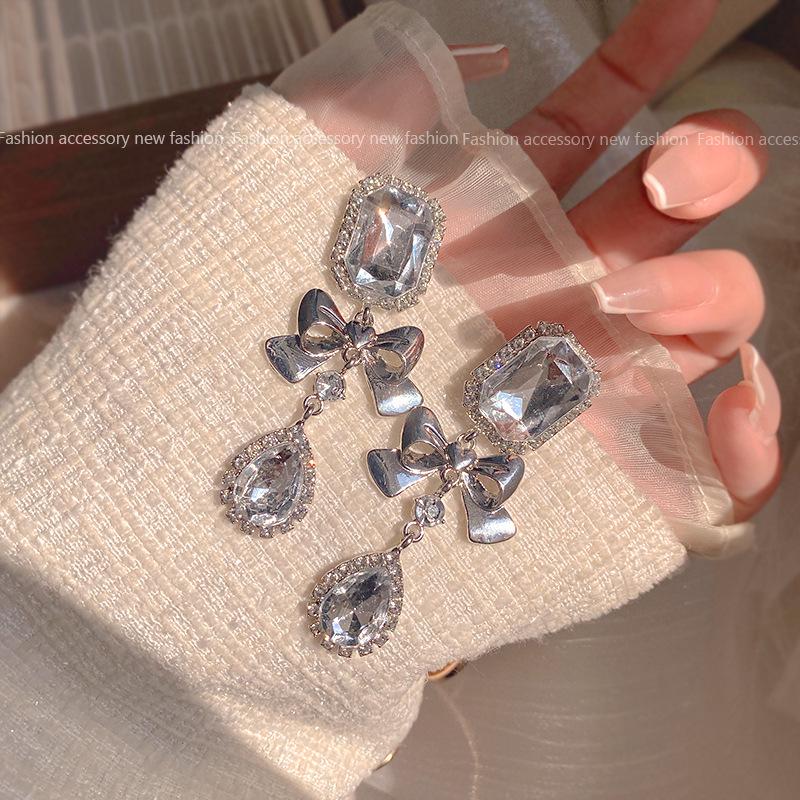 

Korean 925 Silver Luxury Diamond Tassel Earrings - Elegant and Simple Design Silver Needle Version