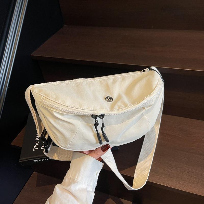 New niche versatile largecapacity shoulder bag going out for leisure popular men's and women's messenger bags baguette bags