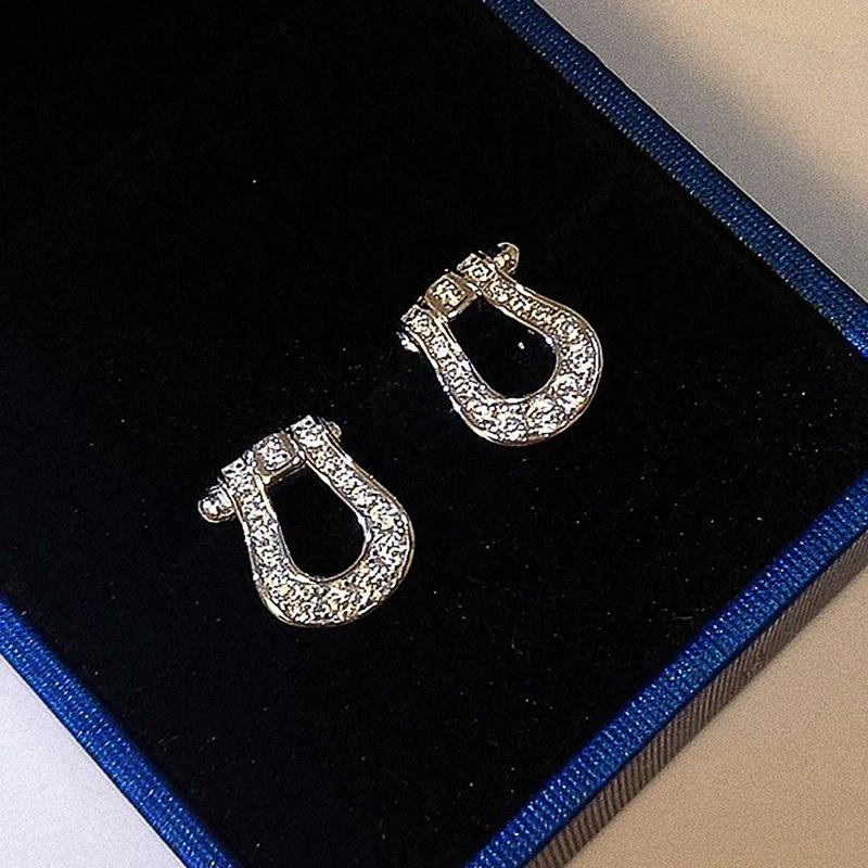 Zircon Horseshoe Buckle Small Stud Earrings, Simple Korean Versatile Women'S Fashion Earrings, Light Luxury Earrings With Temperament