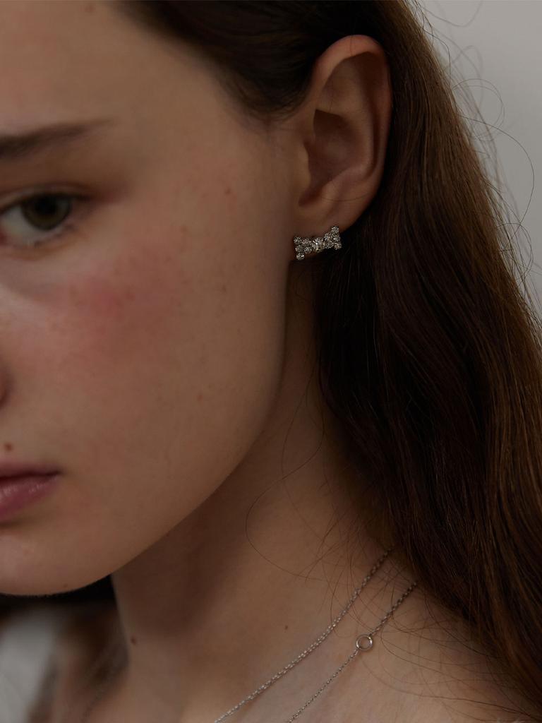 Love Me Monster Minimal Cubic Ribbon Earrings (L244Mer040)