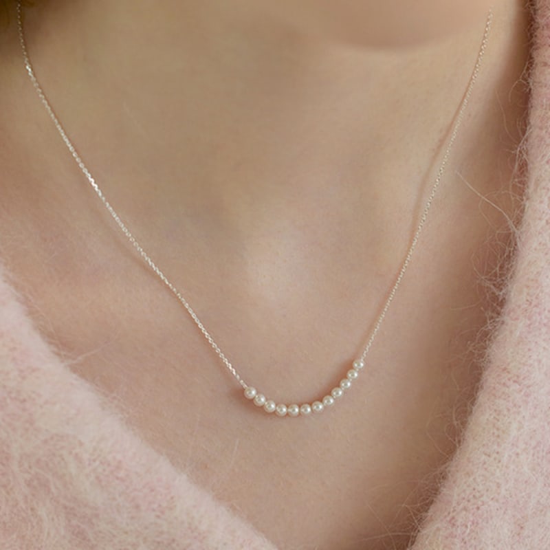 Lewe With Pearl Necklace