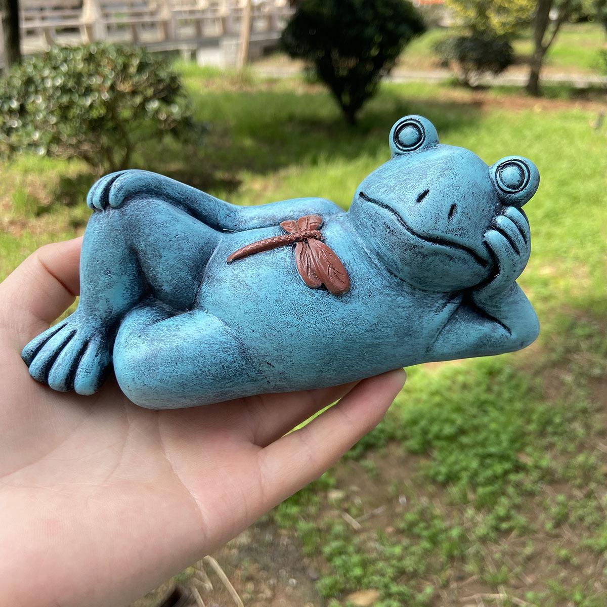 Cute frog statue ornament, creative resin statue, beautifying home garden garden statue ornament
