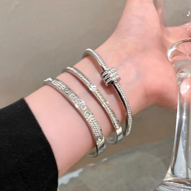 Roségoldfarbenes Sternenhimmel Titanstahl Damen Luxusarmband - Nicht verblassend, Schlichtes Kreisdesign