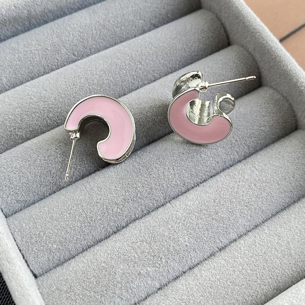 Pink Girl Simple And Sweet Wind Dripping Oil C-Shaped Stud Earrings Fashionable Niche High-End Earrings