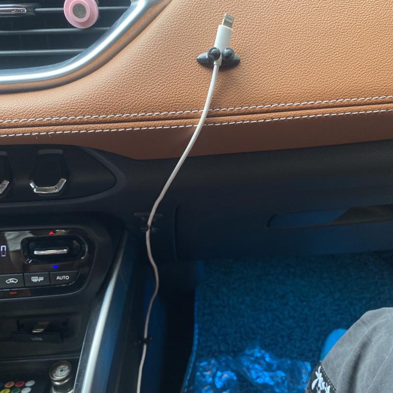 Palubní deska nového auta Mobilní telefon Správce kabelů Nabíječka Organizér kabelové linky Spona Svorka Auto Interiér Příslušenství Auto