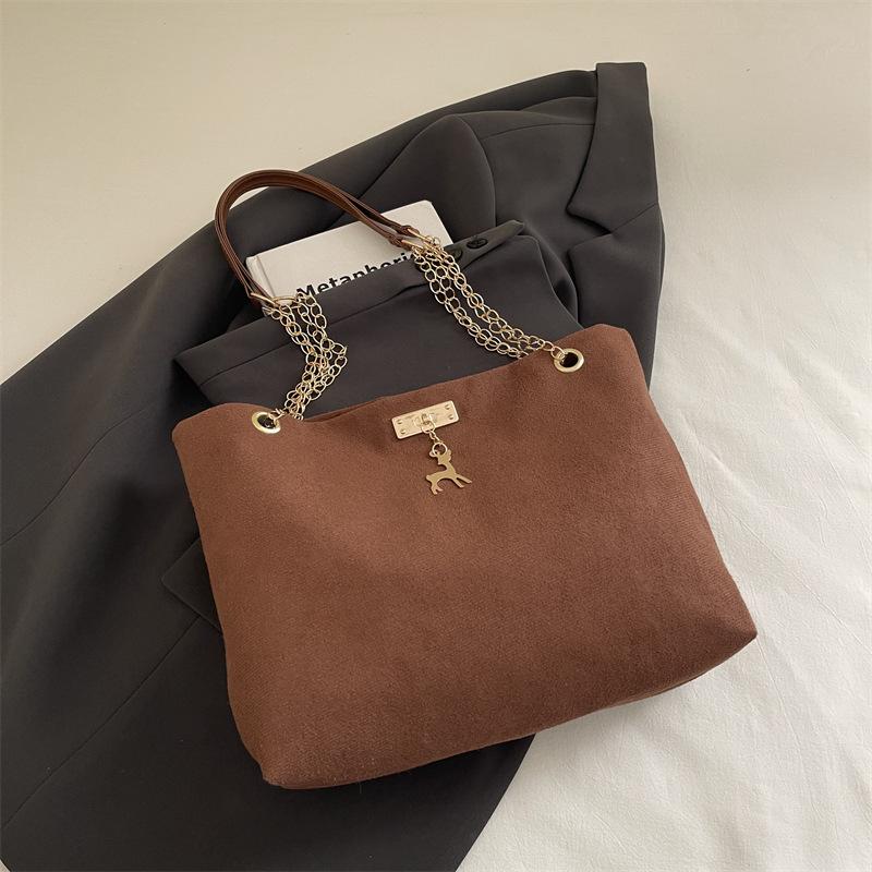 

Textured Chain Shoulder Bag, Stylish Little Deer-shaped Bag for The Armpit, Tote Bag кавовий