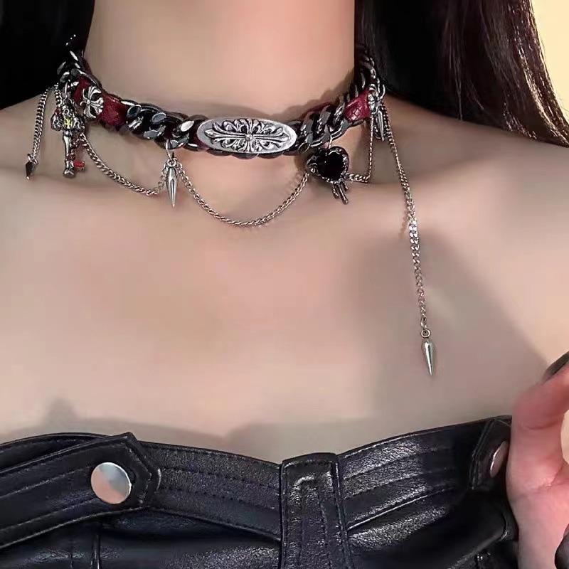 2025 High-End Gothic Punk Necklace: Y2K Dark Style Clavicle Chain for Women