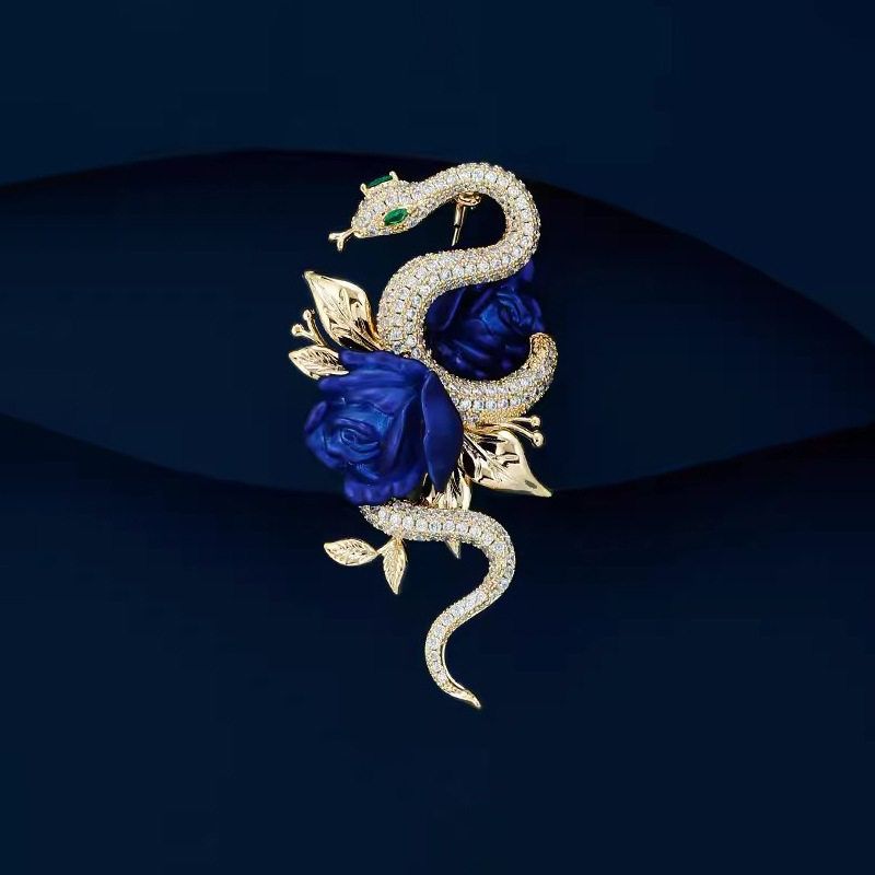 European and American Luxury Rose Brooches for Women, Luxurious Rose and Snake Corsages, Niche Design Pins, Suit Accessories, Wholesale in Stock