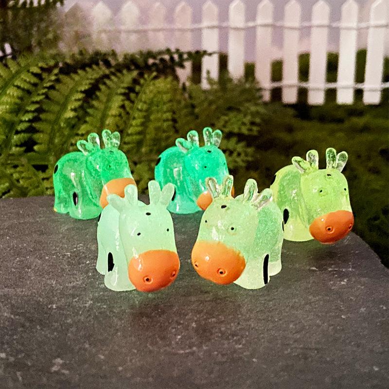 Glow-in-the-dark Cow Resin Pendant Miniature Landscape Cartoon Cute Luminous Animal Accessories Decorative Arts and Crafts