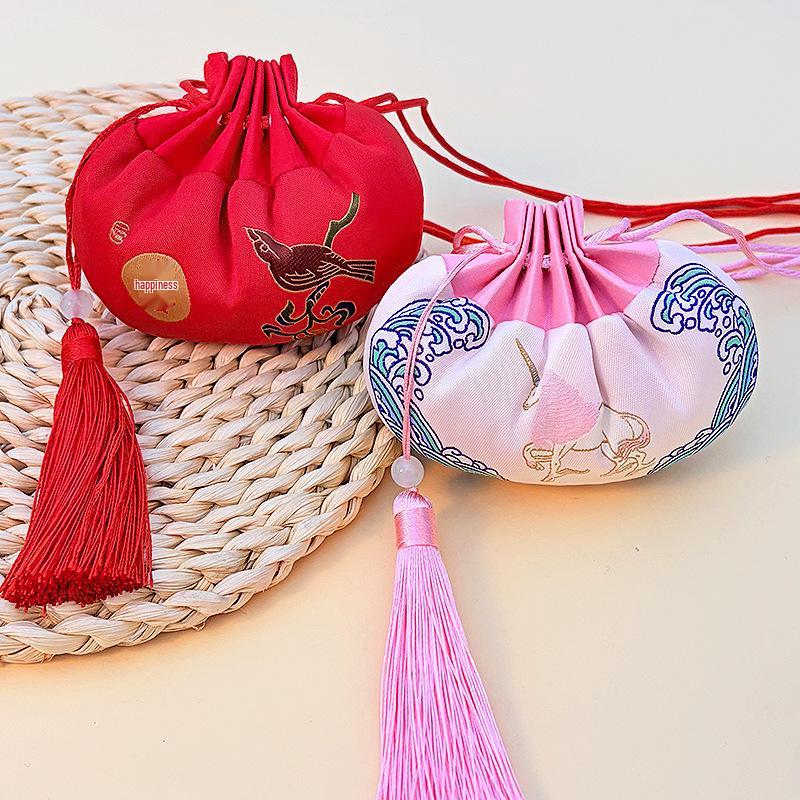 Vintage Court Animal Tassel Sachet Pendant: Empty Hanfu-Style Pouch