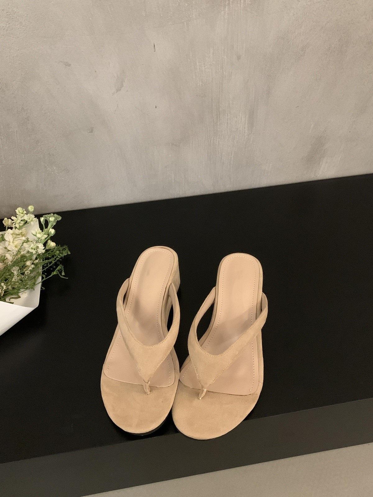 

Wedge heel flip-flop shoes women s shoes outer wear 2025 summer temperament red with skirt sandals high heels sandals 35