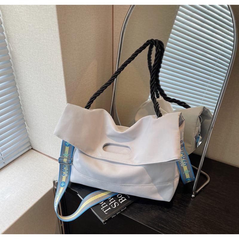 Simple and Versatile Canvas Bag Women's Large-capacity New Summer Messenger Bag Casual College Student Tote Bag