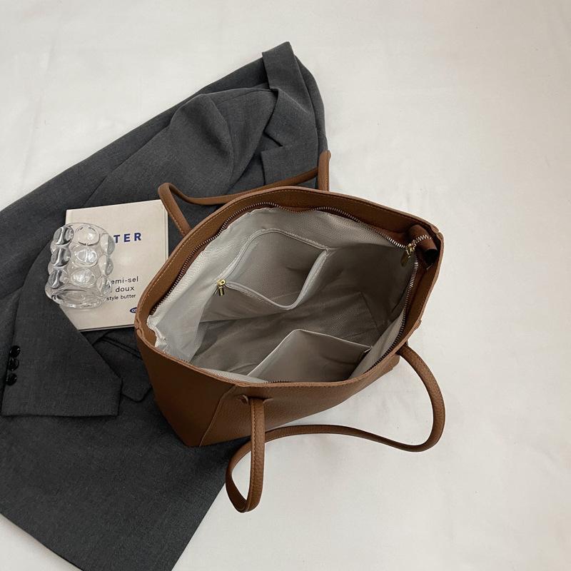 Simple and Casual Fashionable Commuter Shoulder Bag with Large Capacity Tote Bag for Women