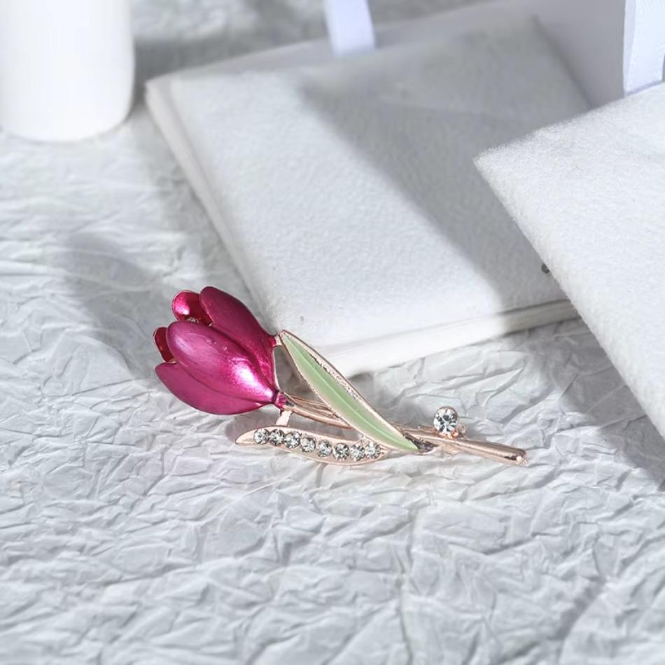 1 Pcs Diamond Studded High-end Brooch Women's Scarf Buckle Alloy Chest Flower Cartoon Fashion Versatile Pearl Rhinestone