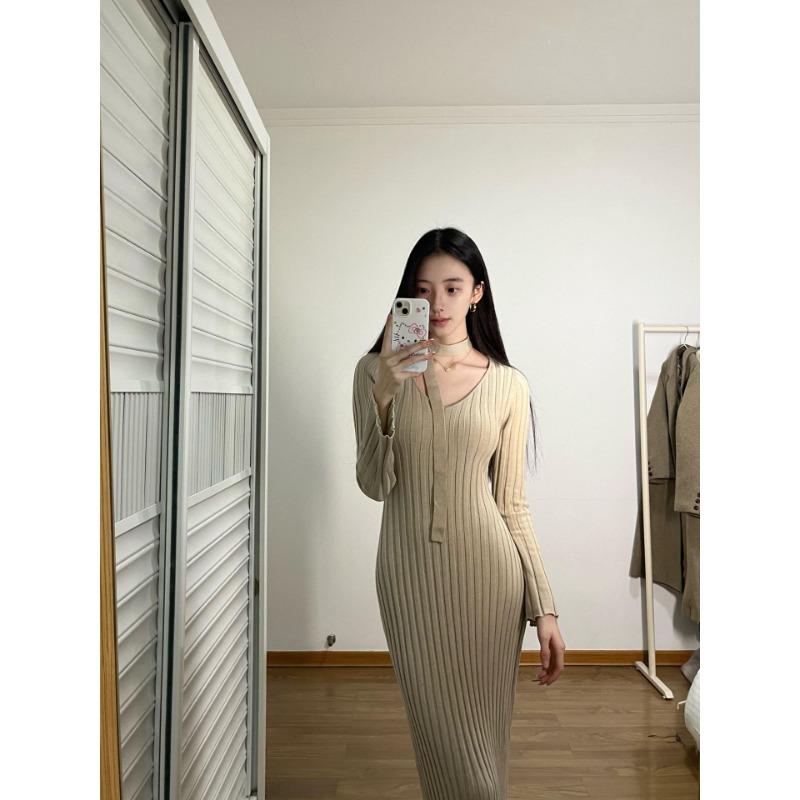 V-neck knitted sweater dress, children's new autumn and winter with coat, bottom lining, slim waist temperament dress