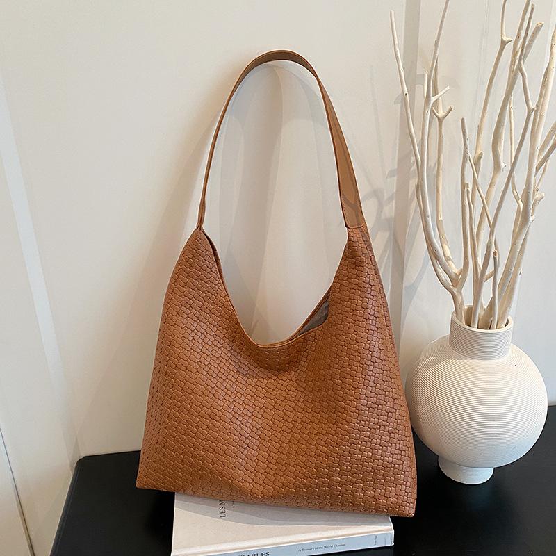 Autumn new personalized fashion trend shoulder tote bag casual niche women's large-capacity bag