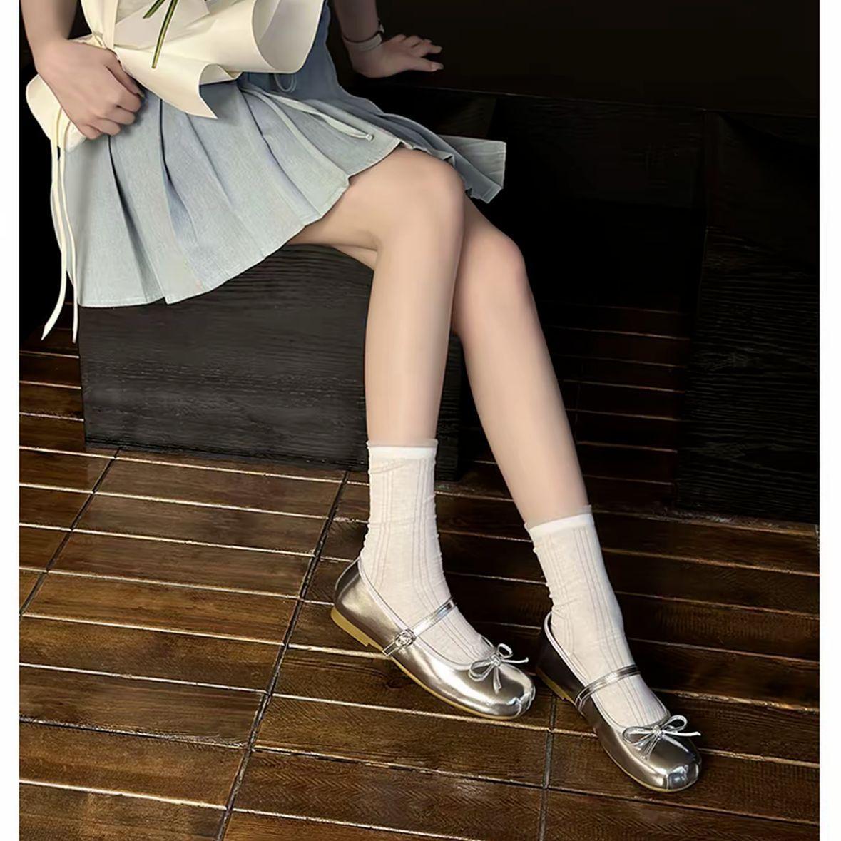 

Square head retro fashion bow flat single shoes women s 2025 new versatile leather one-word with light mouth leather shoes 35 серебряный