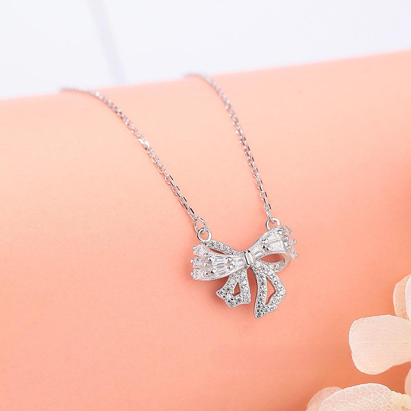 Sweet Bow Necklace for Women Exquisite Light Luxury Collar Chain with Small Design Sense Neckwear
