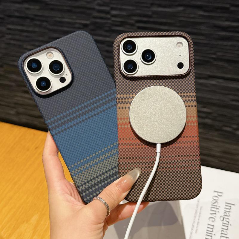 Kevlar Ultra-Thin iPhone 17 Case, Carbon Fiber Texture, Magnetic Charging, Drop-Proof Protection