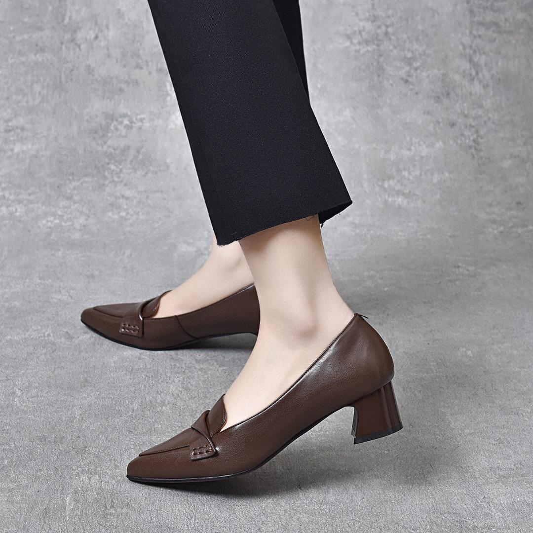 

Остроносые туфли-лодочки женские весенние простые на среднем каблуке с мелким вырезом кожаные туфли профессиональные туфли для платья рабочие туфли овчина высокие каблуки 35 коричневый