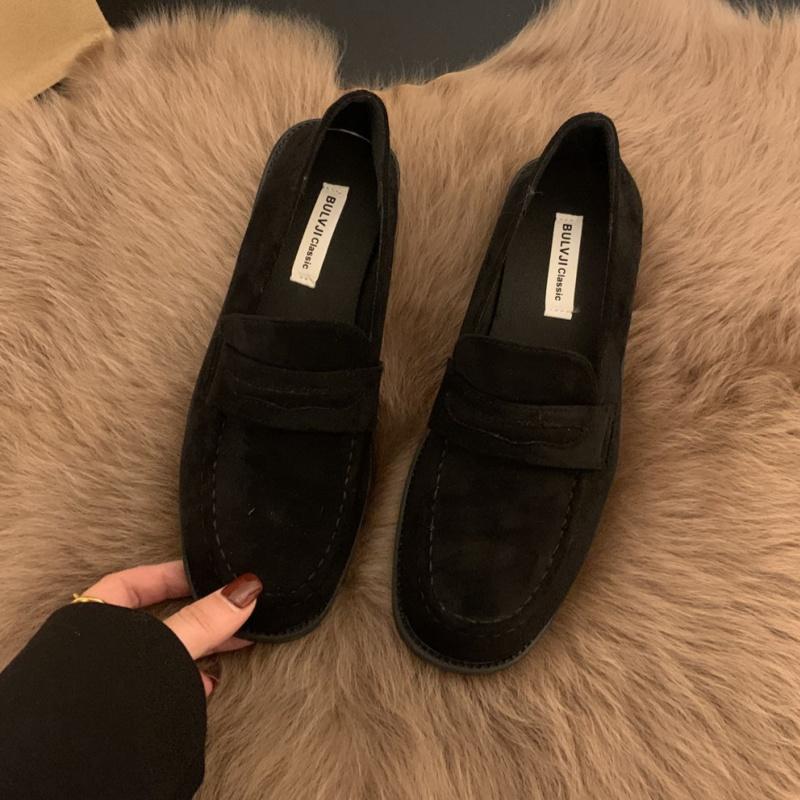 Fashion Spring And Autumn Retro Female Loafers 2025 New Style Roman Flat Heel Comfortable Versatile Slip On Cow Suede Women Flat Shoes