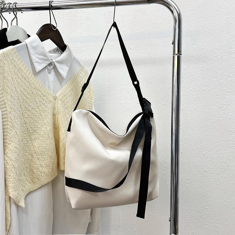 

Fashion commuter large capacity shoulder tote bag autumn new sports light casual messenger bag bag 38*25*8cm белый