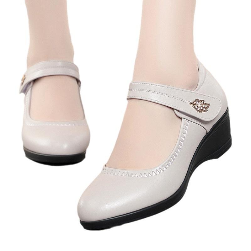 Mom shoes slope heel middle-aged single shoes spring, summer and autumn word with round head versatile shoes soft sole women's leather shoes