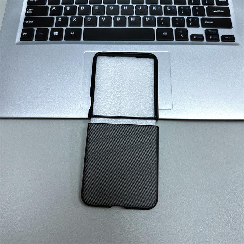 Ultradunne Magnetische Case van Koolstofvezel voor Samsung Z Flip7/Z Flip6 - Randloos, Valbestendige Bescherming