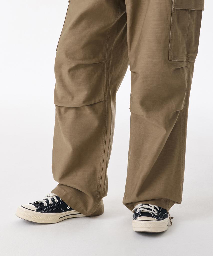 MUSINSA STANDARD Back Satin Parachute Cargo Pants [Sand Beige]