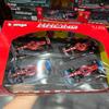 Bburago 1:Ensemble de 43 Modèles de Voitures de Course Ferrari F1 Diecast - 4 Pièces Voitures de Course de Collection Jouet Cadeaux de Noël Anniversaire pour Fans de F1 Décoration de Bureau