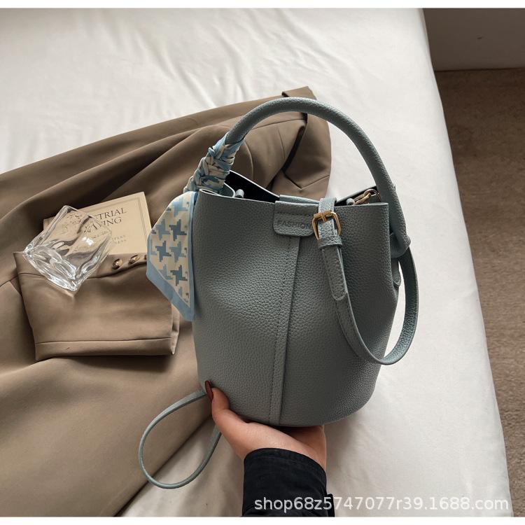 Fashion Handbag 2025 New Summer French Small Fresh Shoulder Messenger Bag Foreign Style Popular Bucket Bag Women's Bag