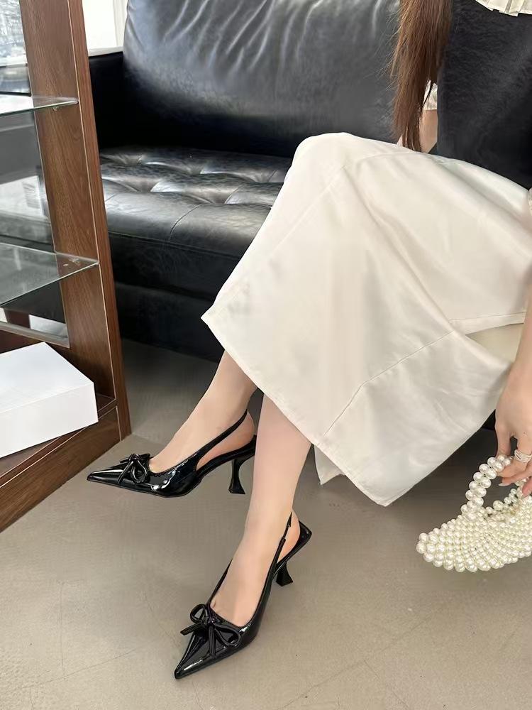 

Европейский и американский стиль острый носок бант сумка голова тонкий каблук высокий каблук темперамент высокое чувство моды одно слово с пустыми одинарными туфлями 40 чёрный