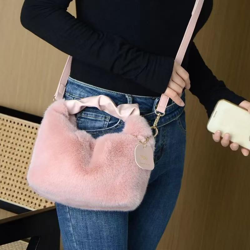 

Women s Luxe Plush Handbag - 2025 Autumn/Winter Fashion, Versatile Fur Bag for Commute, Shoulder, or Crossbody Wear рожевий