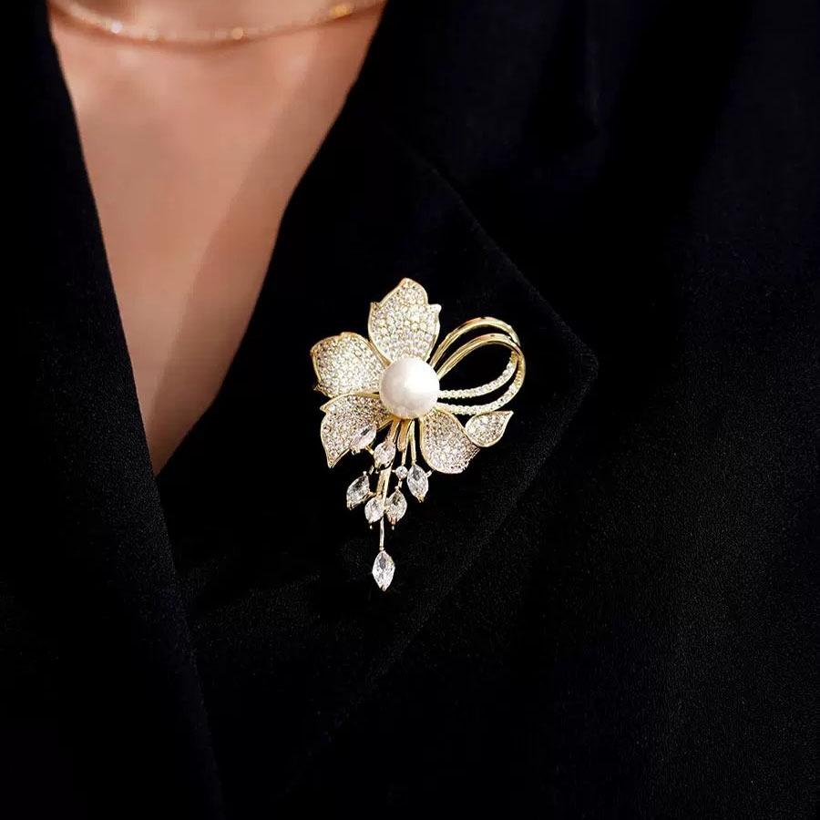 Xiaoxiangfeng Full Diamond Flower Brooch Femininity Elegant Pearl Brooch Niche Design Pin Suit Accessories